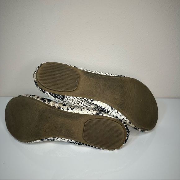 Old Navy Snake Print Flats - Picture 5 of 10